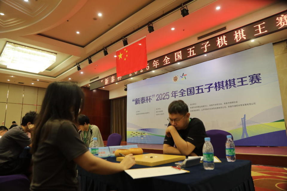 棋盘之上黑, 精彩的对战 棋盘之上黑, 精彩的对战