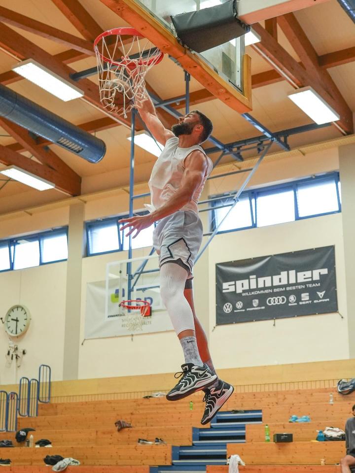 img, 湖人中锋克, http