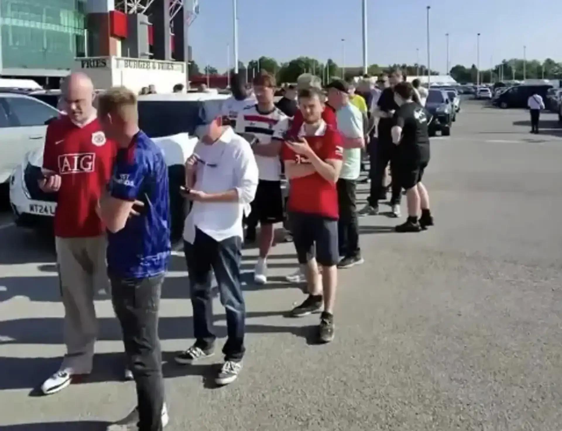 在售票处排, 我赶飞机提