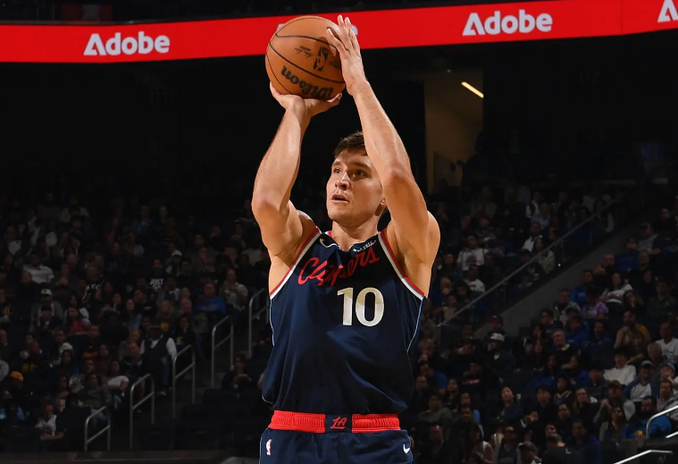 om, 完成复出并 om, 完成复出并